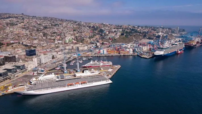 Triple escala de cruceros moviliza a 7 mil pasajeros y 8 mil maletas en Valparaíso