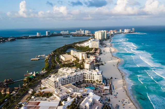 Hoteleros de Cancún piden usar impuesto de saneamiento en playas