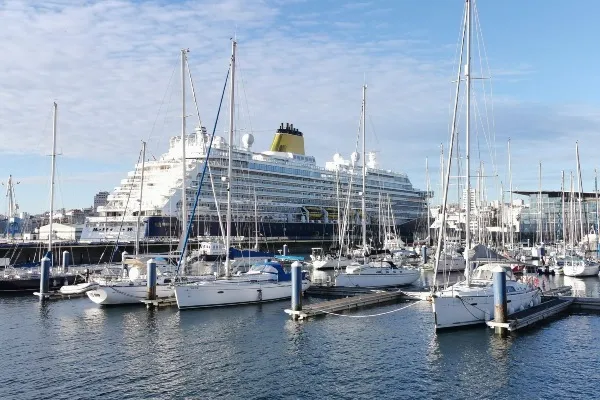 Puerto de La Coruña prevé 350 mil cruceristas este año