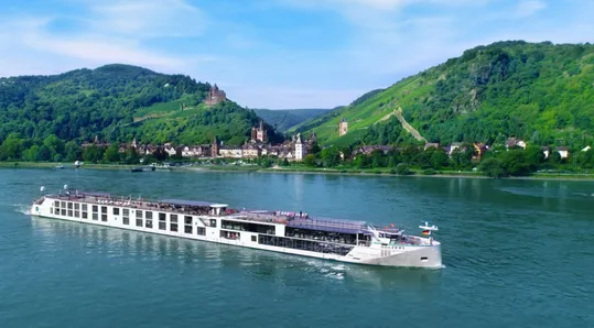 Riverside Luxury Cruises nombra a madrina de su nuevo barco fluvial
